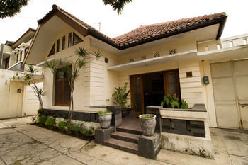 Reddoorz At Gatot Subroto Hotel 3*