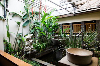 Hotel Reddoorz At Gatot Subroto 3*